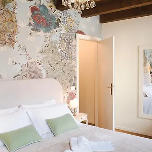 https://vicolo-amanti.hotelinveneto.com